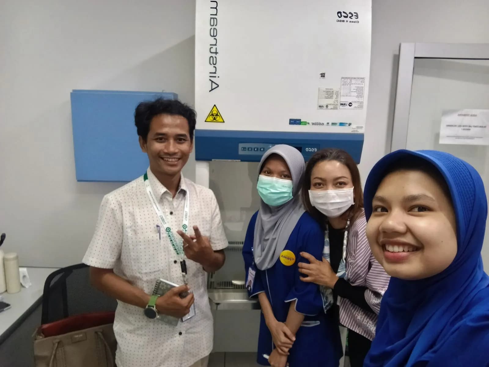 [Teknisi melakukan maintenance LAF] - Foto 5