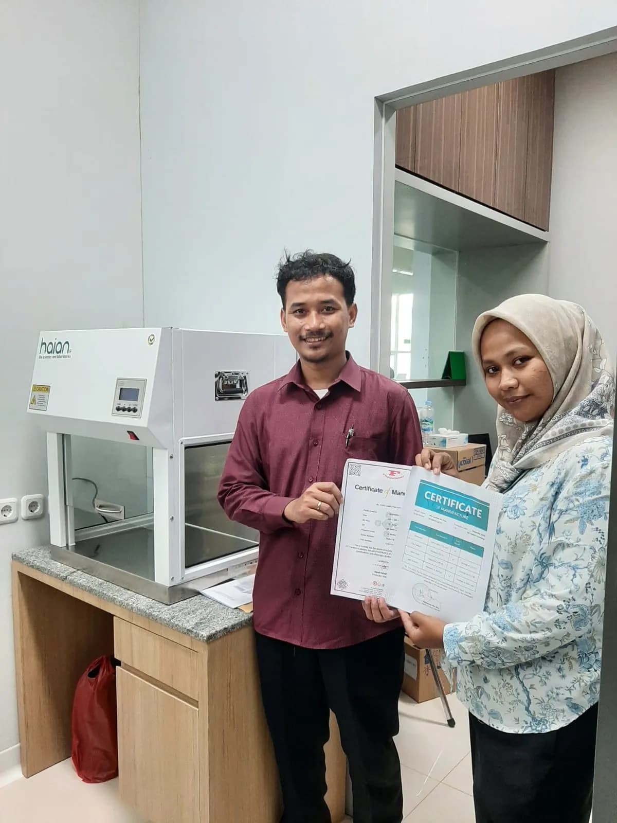 [Teknisi melakukan maintenance LAF] - Foto 7